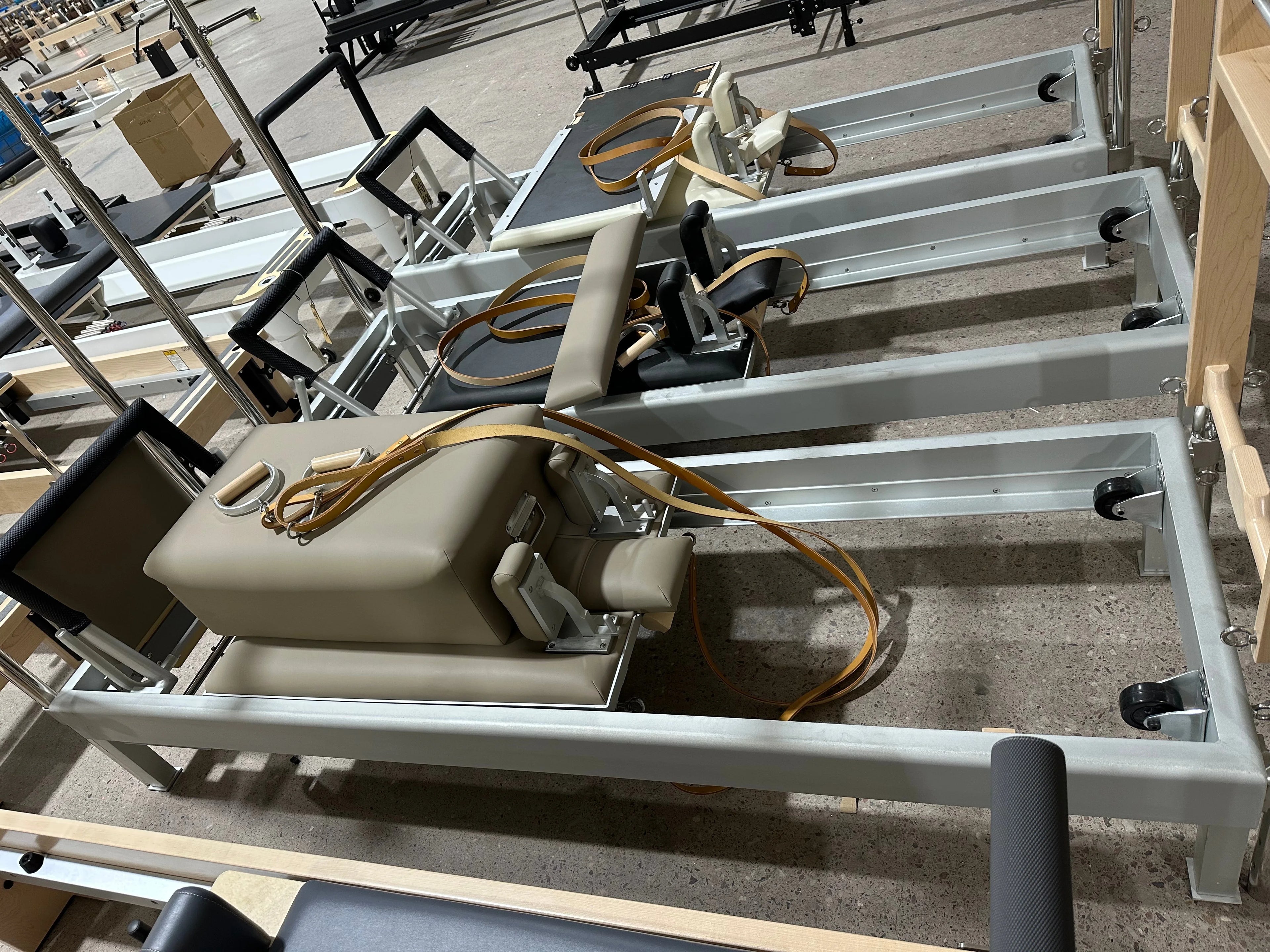 Classic Cadillac Pilates Reformer Aluminum Frame Black 242x75x208cm