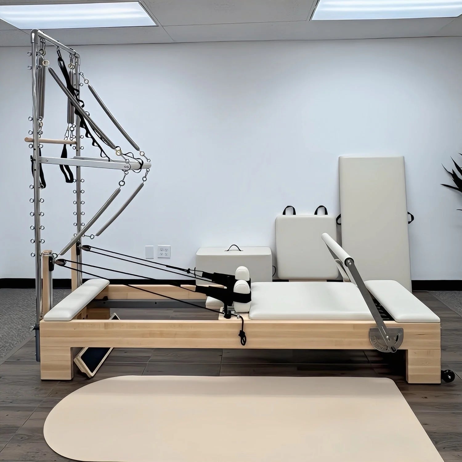 Professional Splicing Maple Wood Pilates Reformer Tower 244cm