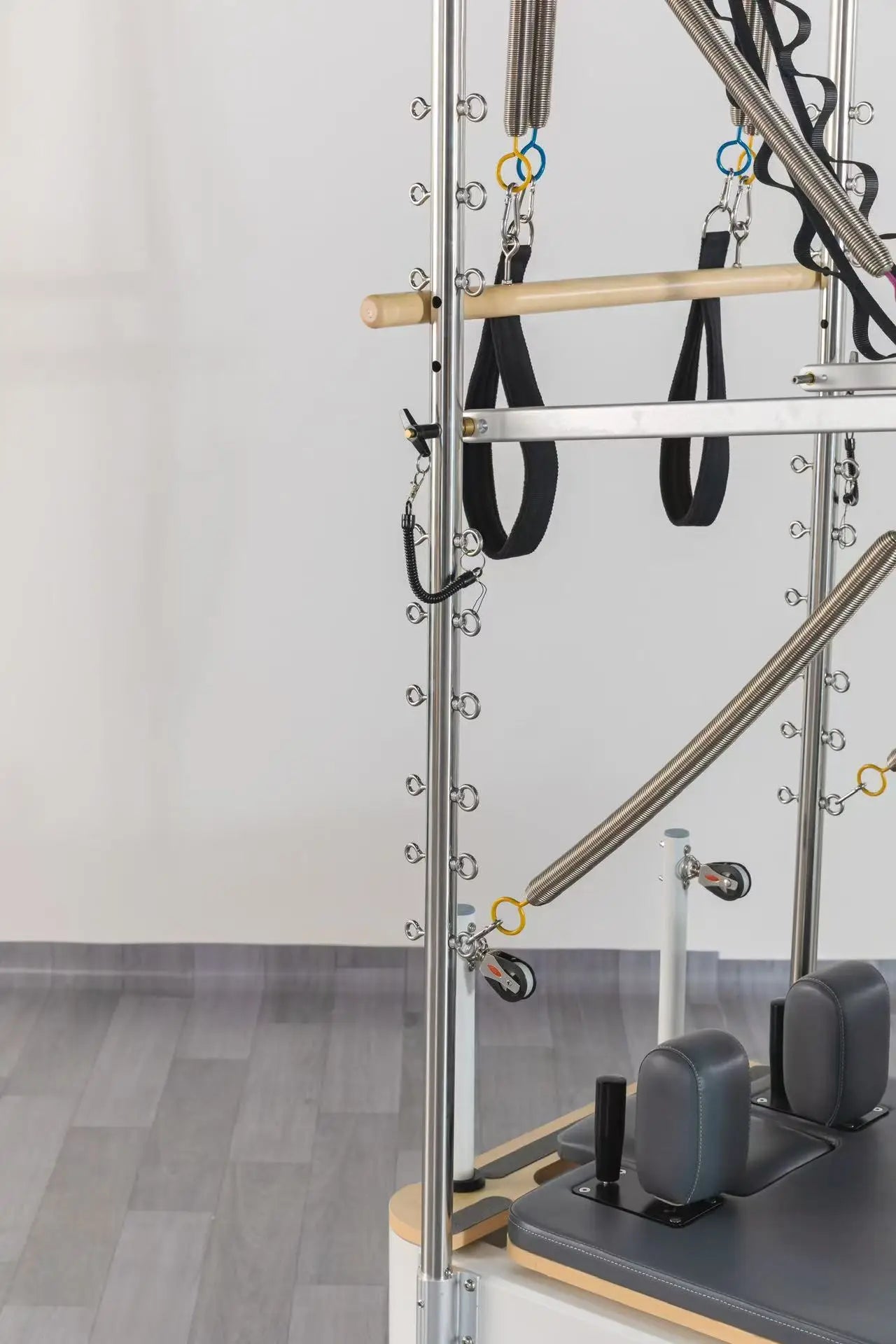 Professional Aluminum Pilates Reformer With Tower 2550mm White