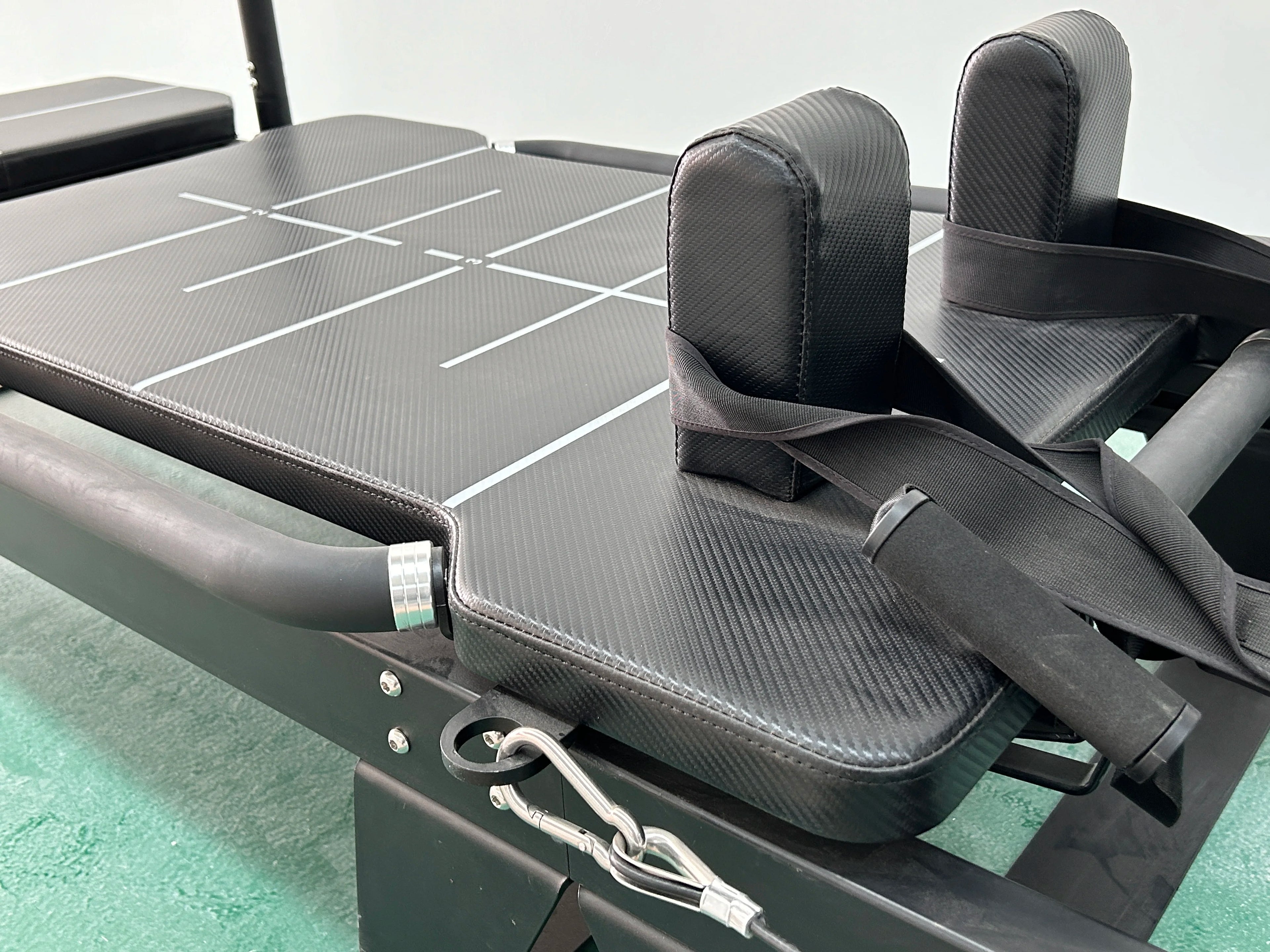 Commercial Aluminum Pilates Reformer Machine 3260mm Black