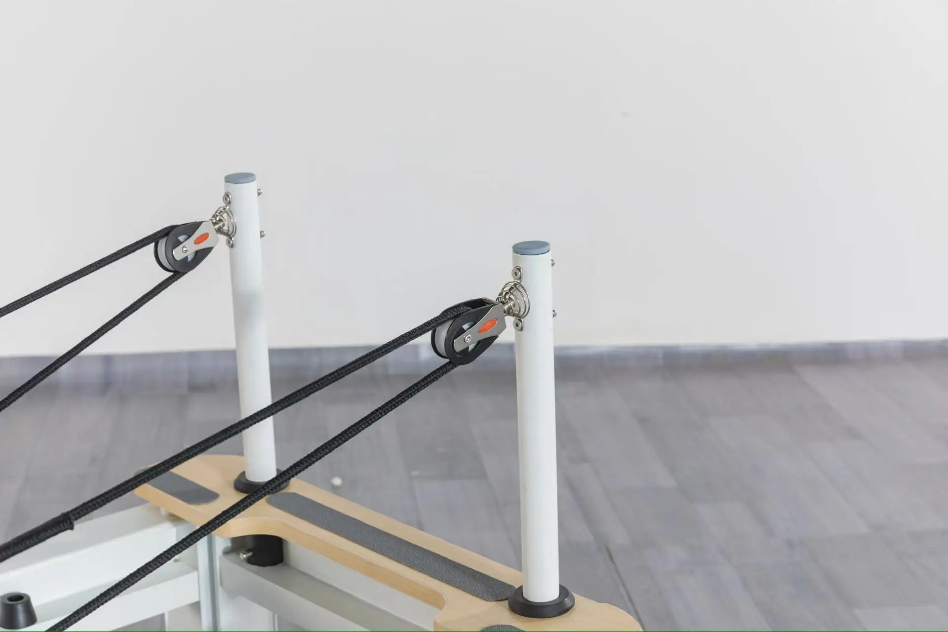 Professional Aluminum Pilates Reformer With Tower 2550mm White